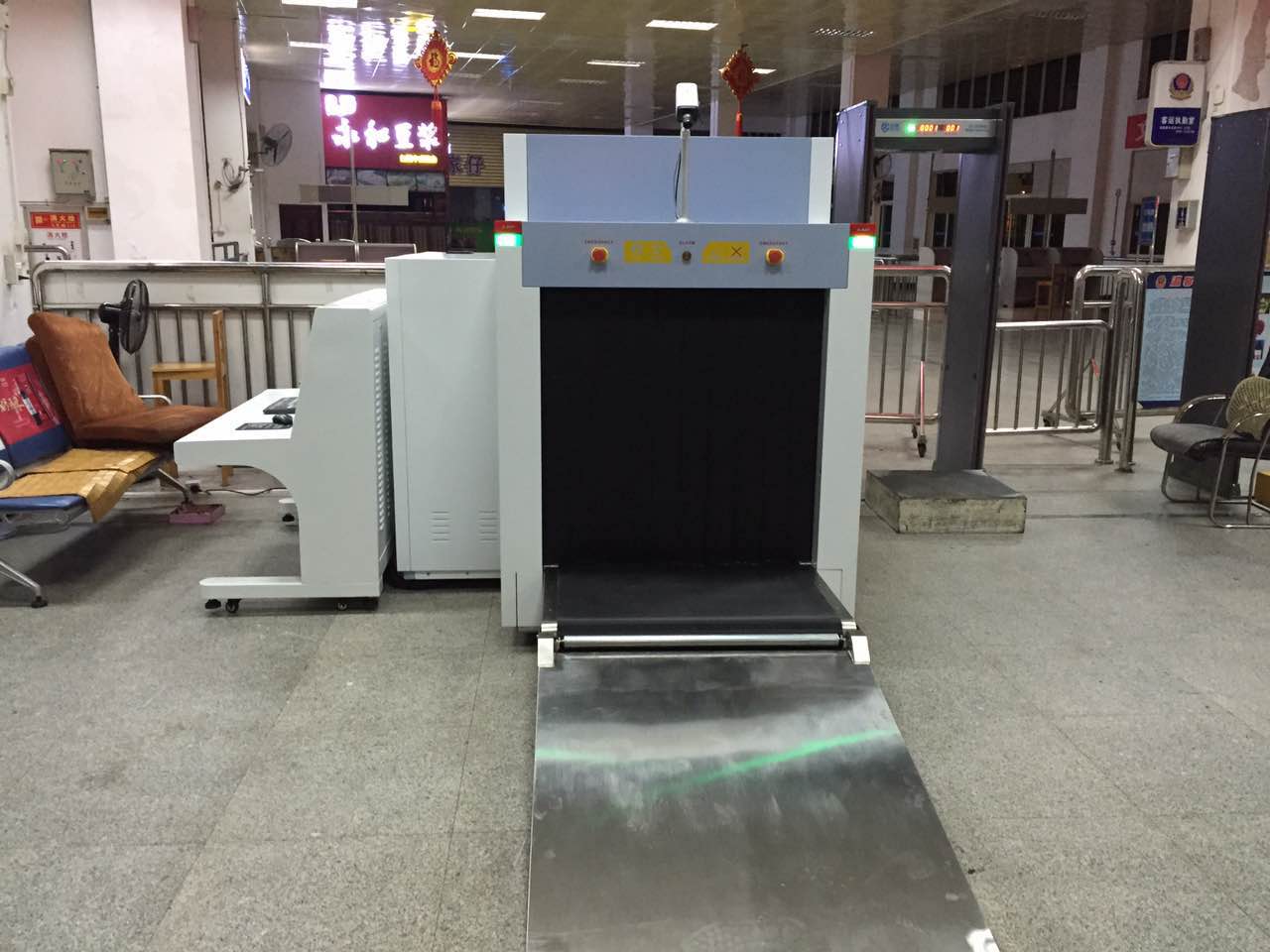 Macchina a raggi X per bagagli aeroportuali ad alta risoluzione
